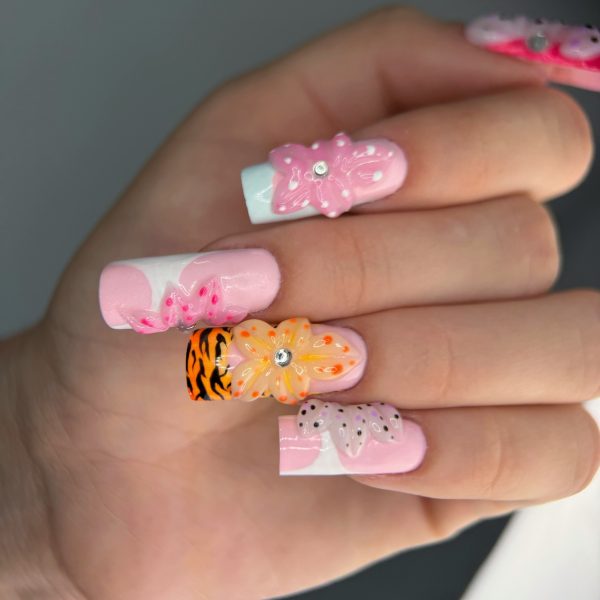 Lucrare de manichiură realizată în salon