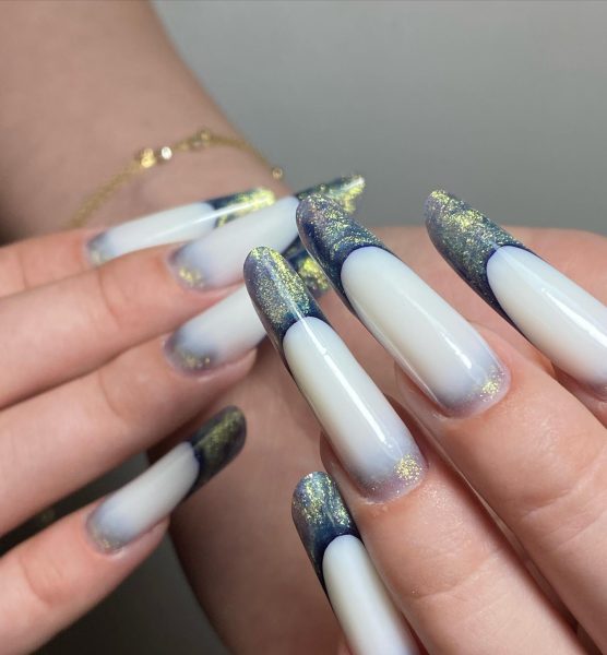 Lucrare de manichiură realizată în salon